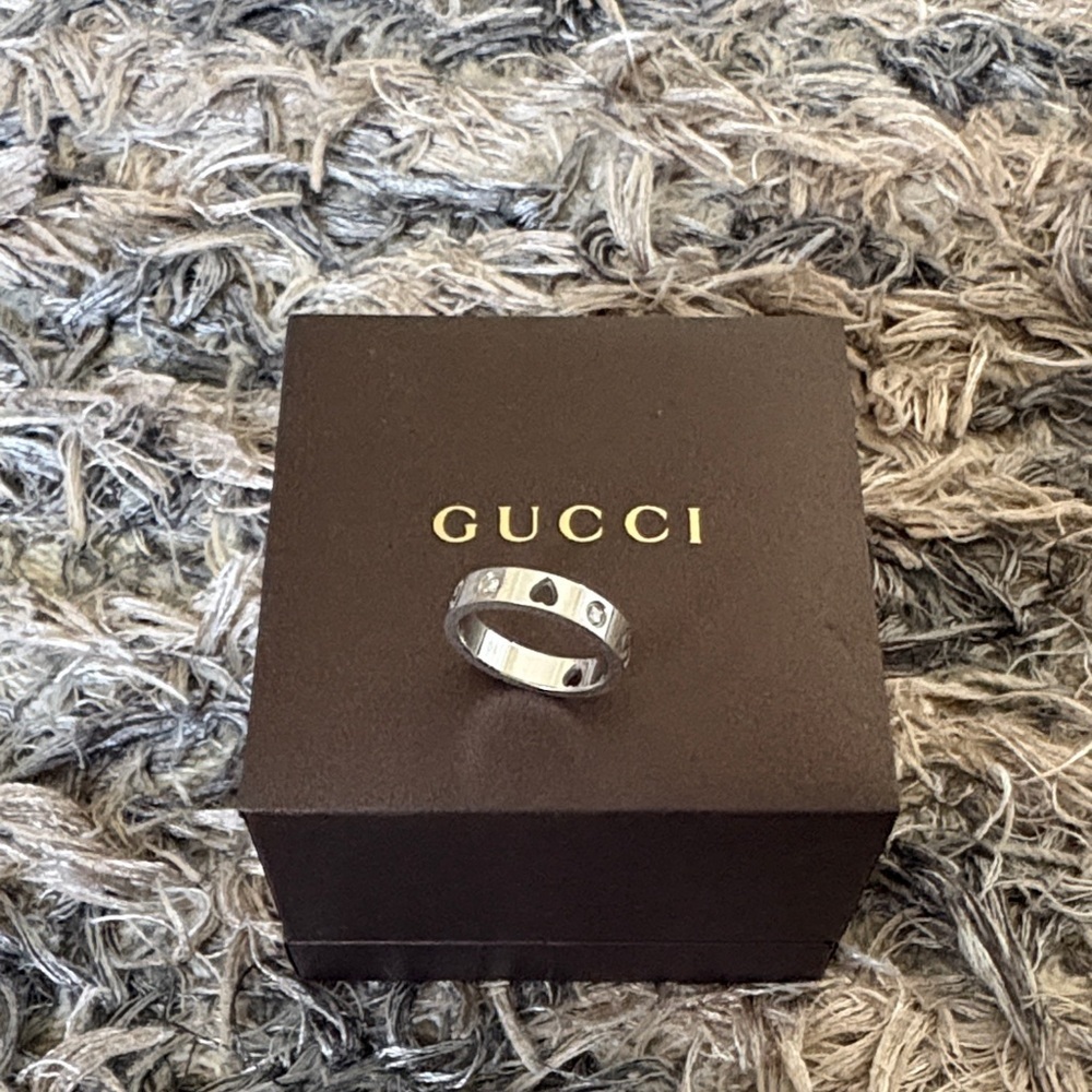 Gucci Icon 18K White Gold Band Ring with Diamonds - Picture 7 of 7